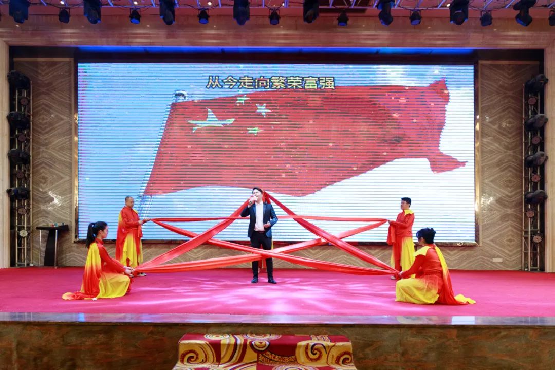 聚勢·創(chuàng)變·敢為 | 強(qiáng)輝集團(tuán)2025年迎新晚會(huì)圓滿結(jié)束，共繪未來新藍(lán)圖(圖25)